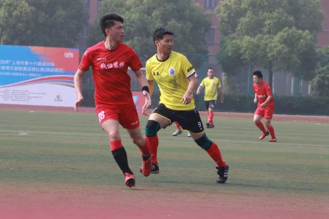 哈登关键三分快船险胜灰熊 76人力克骑士